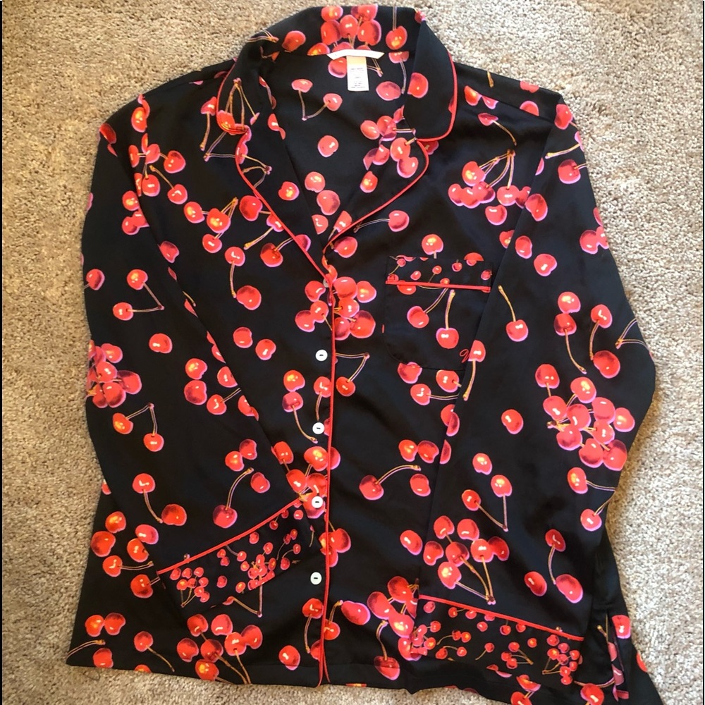 RARE Victorias Secret Cherry Satin PJs, New condition with pockets!